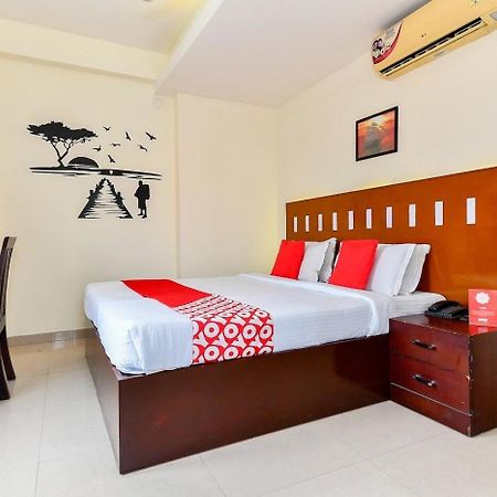 Metro Kochin Business Hotel Exterior photo
