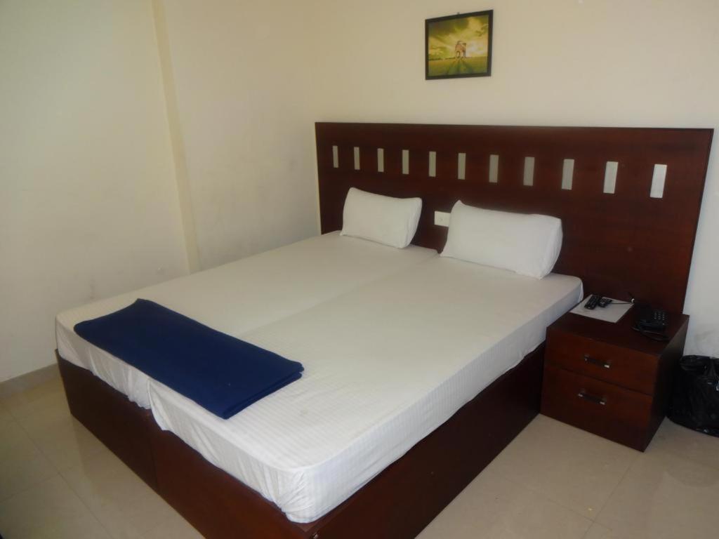 Metro Kochin Business Hotel Exterior photo