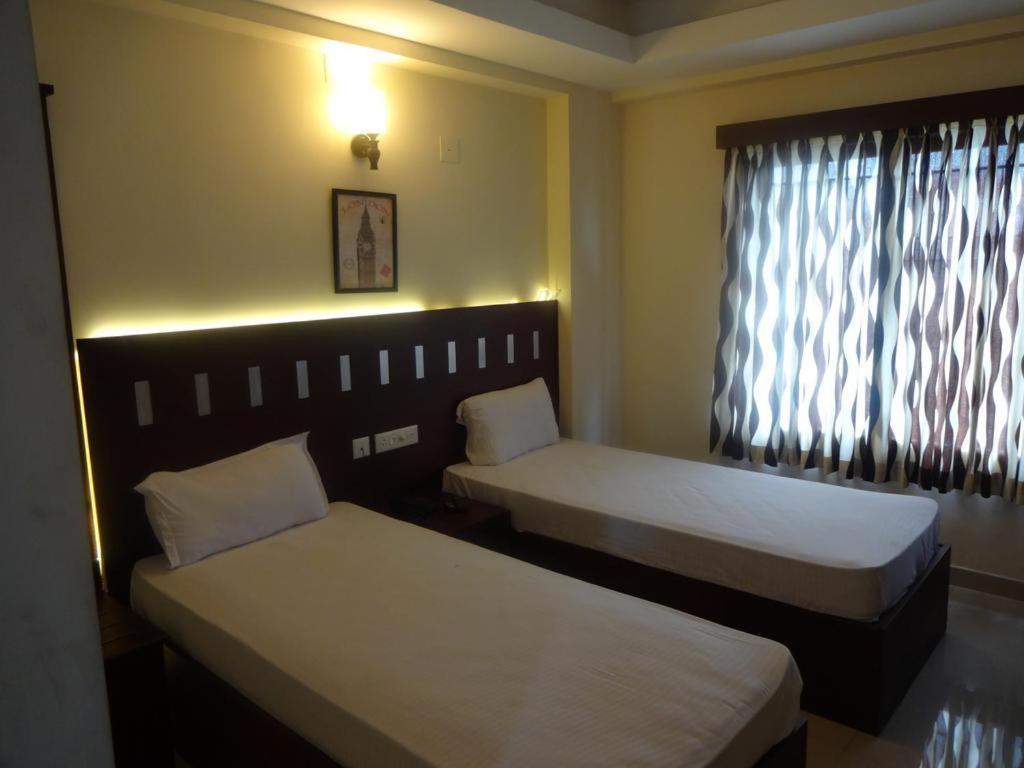 Metro Kochin Business Hotel Exterior photo