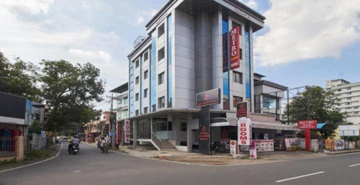 Metro Kochin Business Hotel Exterior photo