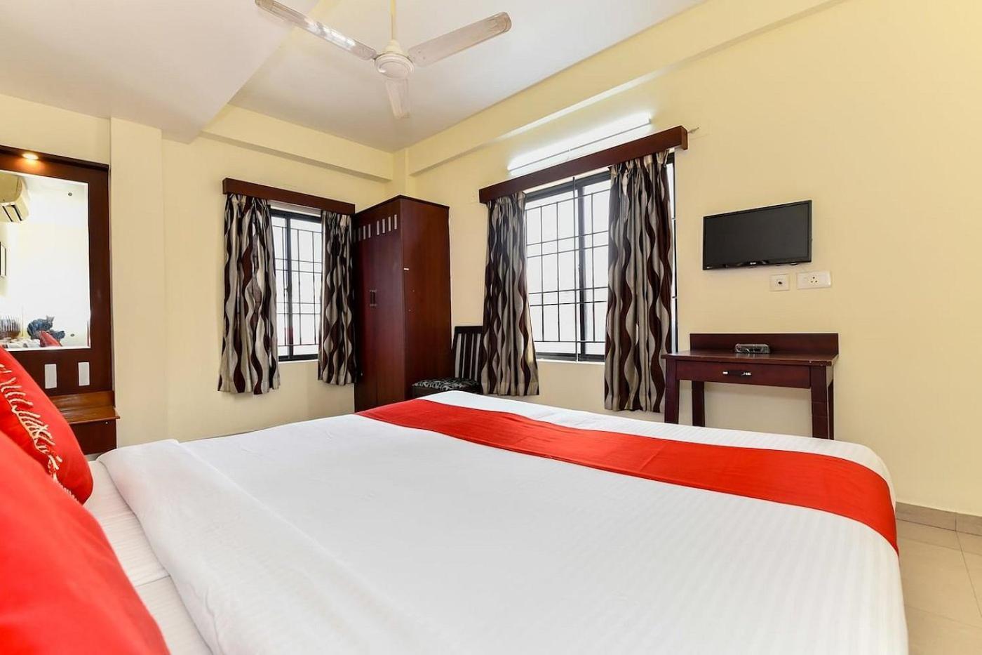 Metro Kochin Business Hotel Exterior photo