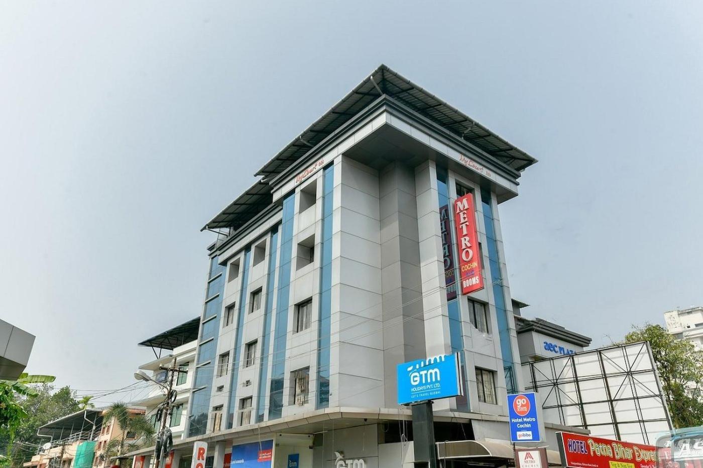 Metro Kochin Business Hotel Exterior photo