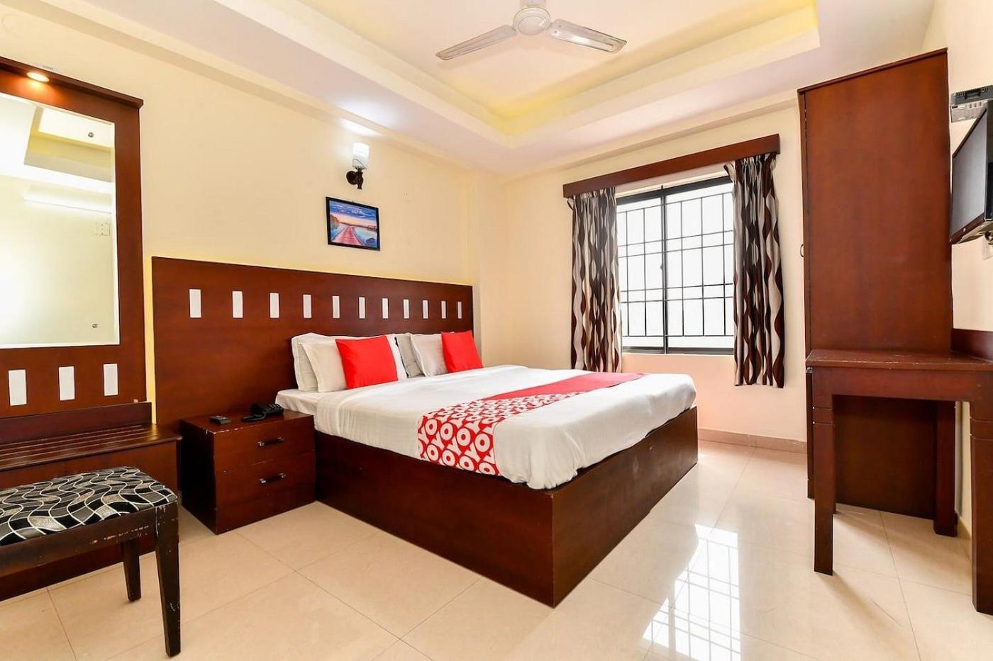 Metro Kochin Business Hotel Exterior photo