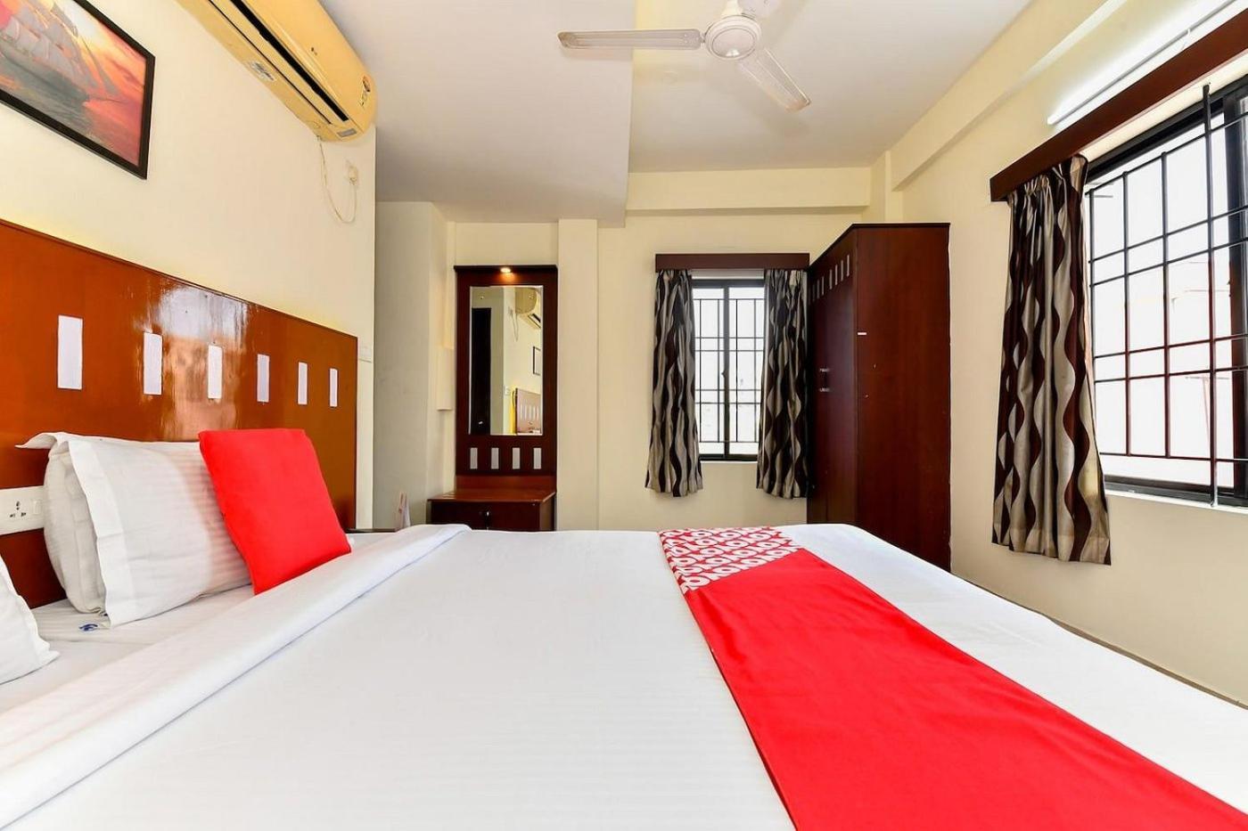 Metro Kochin Business Hotel Exterior photo